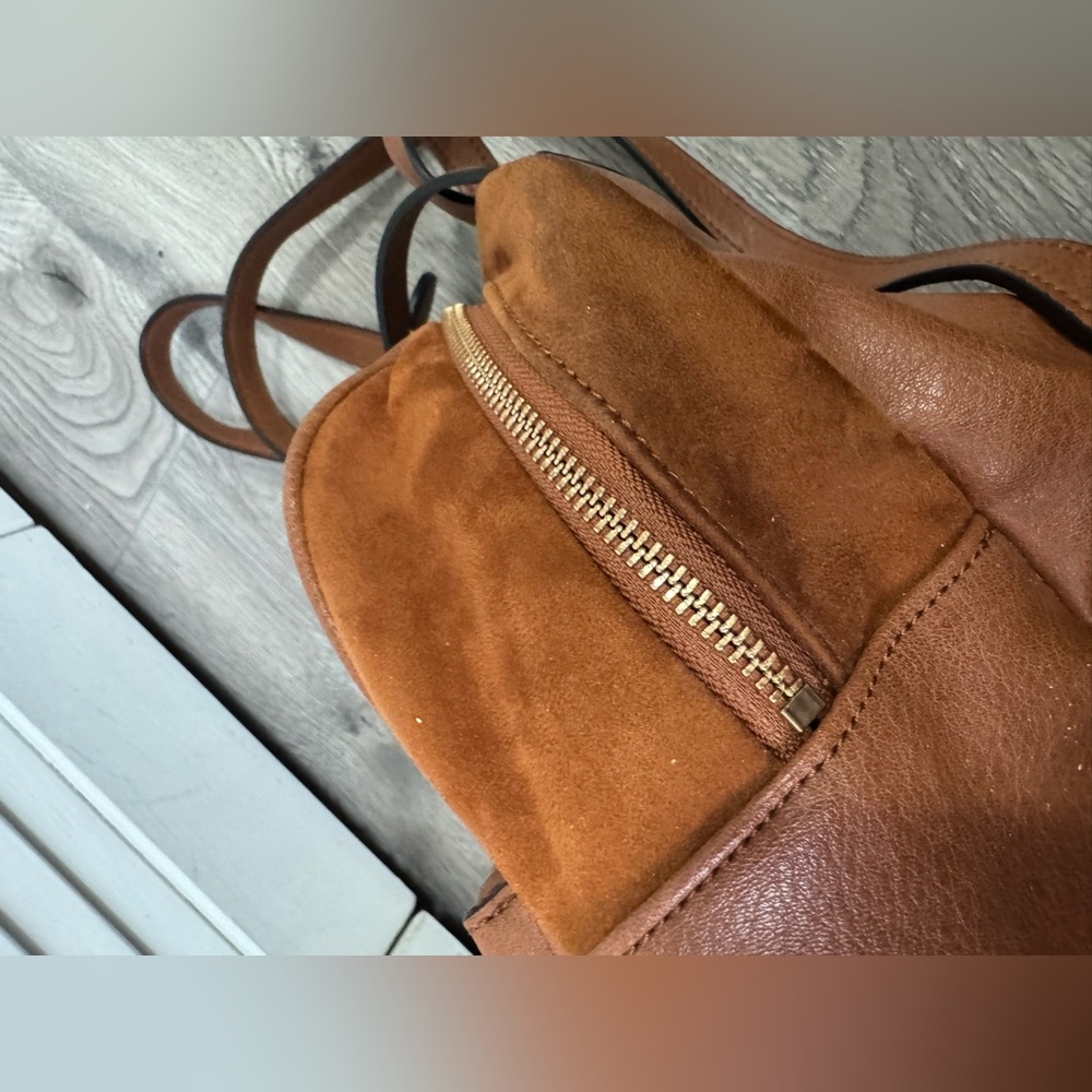 Backpack has few flaws on the side - Picture 10 of 14